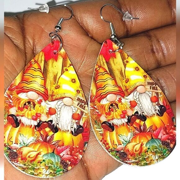 Hand crafted dangle earrings - Picture 1 of 5